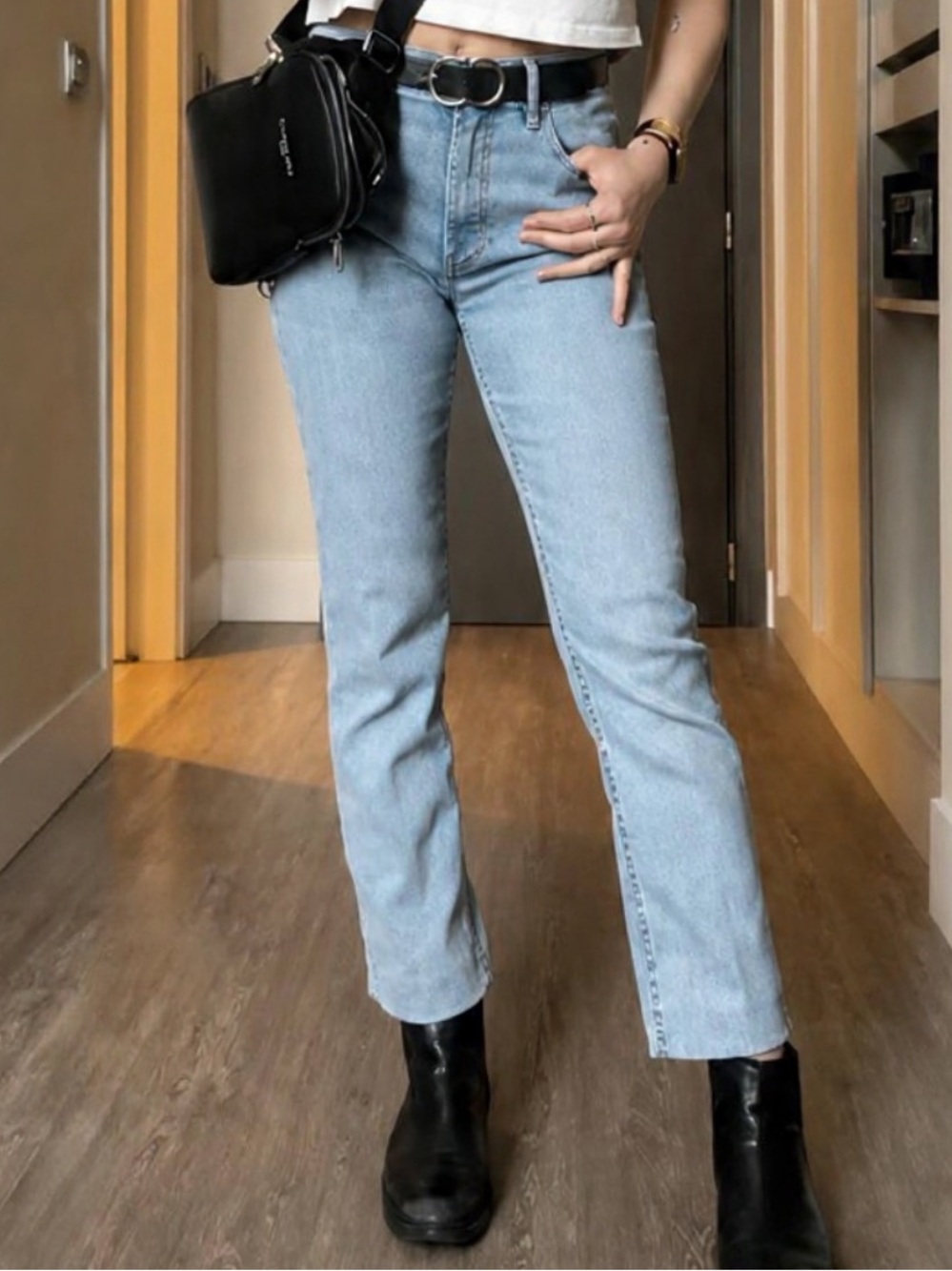 Zara Light Blue Straight Leg Ankle Jeans. High rise fit. Size US4/28